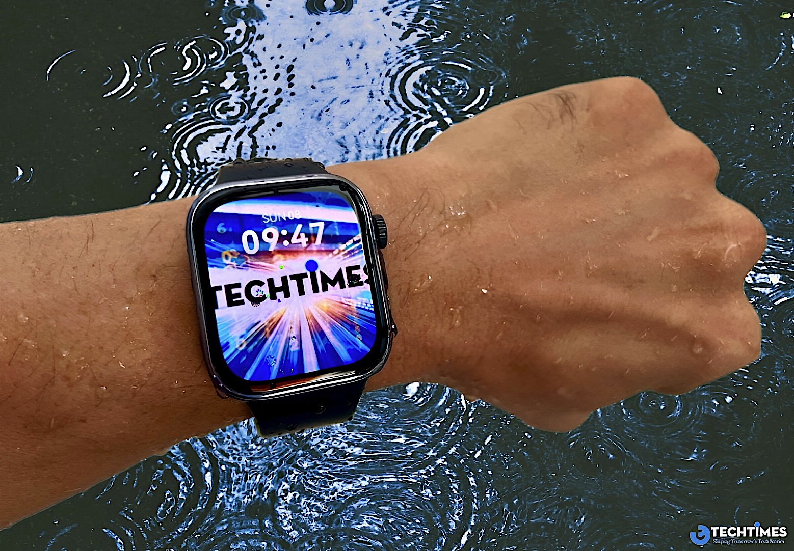 Độ chống nước 5ATM cho phép sử dụng đồng hồ khi bơi ở độ sâu tối đa 50m trong 10 phút, phù hợp cho các hoạt động bơi lội thông thường. Tuy nhiên, người dùng cần lưu ý rằng Watch FIT 4 không được thiết kế cho các hoạt động lặn chuyên sâu, khác với phiên bản Pro đạt chuẩn EN13319 cho thiết bị lặn.