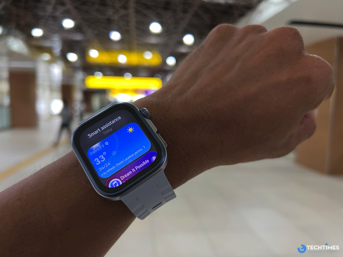 Tại Việt Nam, HUAWEI Watch Fit 4 Pro màu xanh lam có giá khoảng 6.5-7 triệu đồng, cạnh tranh tốt với Apple Watch Series 10 (từ 10 triệu đồng) và Samsung Galaxy Watch 7 (từ 8 triệu đồng). Với thiết kế cao cấp, thời lượng pin dài, và tính năng sức khỏe, thể thao đa dạng, đồng hồ mang lại giá trị vượt trội trong phân khúc tầm trung.