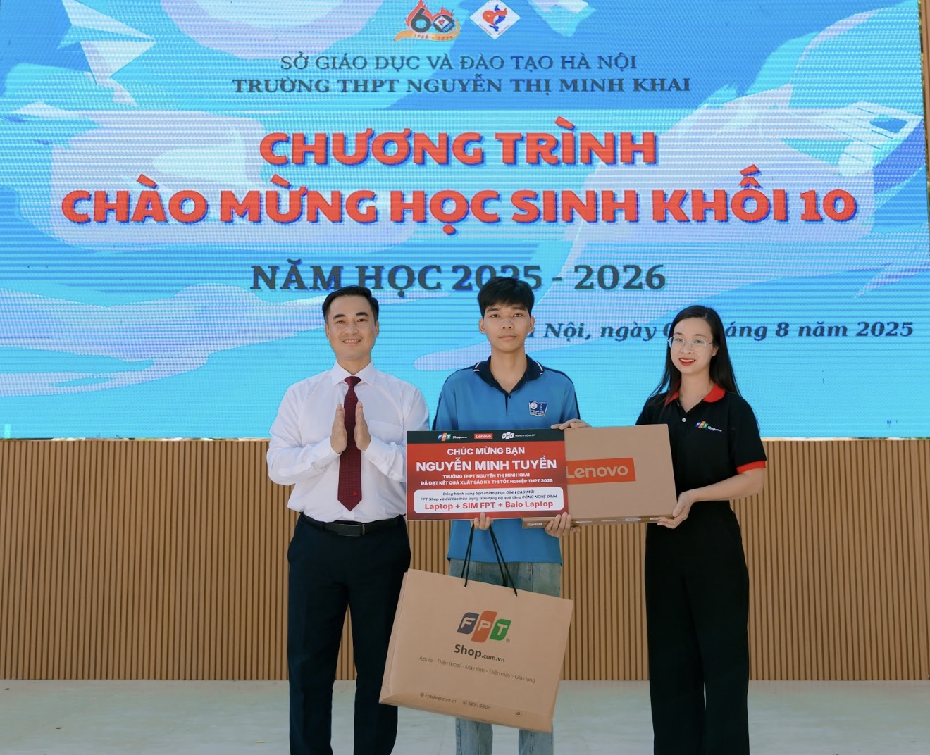 FPT Shop trao 30 combo công nghệ hơn 320 triệu đồng tiếp sức tân sinh viên mùa tựu trường 2025