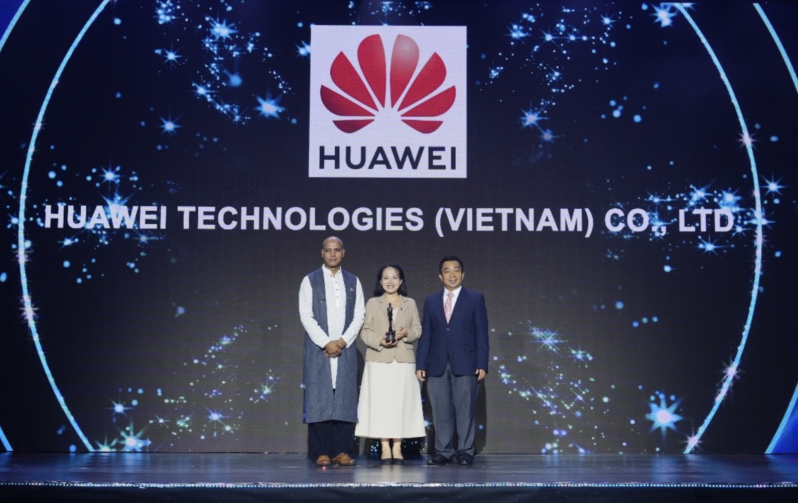 Huawei Việt Nam lần thứ hai liên tiếp được vinh danh “Nơi làm việc tốt nhất châu Á”