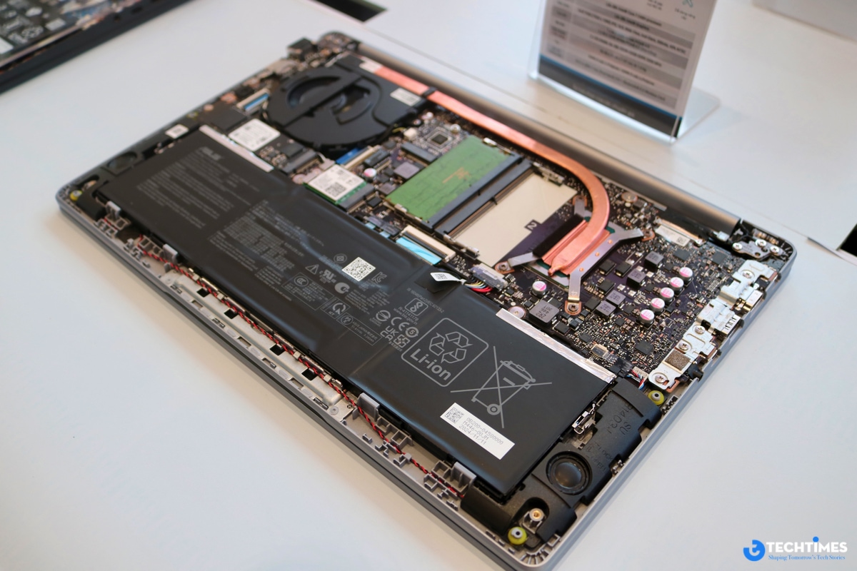 ASUS ExpertBook TechTimes 8 TechTimes Vietnam ASUS Expert Series – Khi độ bền chuẩn quân sự kết hợp công nghệ AI 'chắp cánh' cho doanh nghiệp Việt