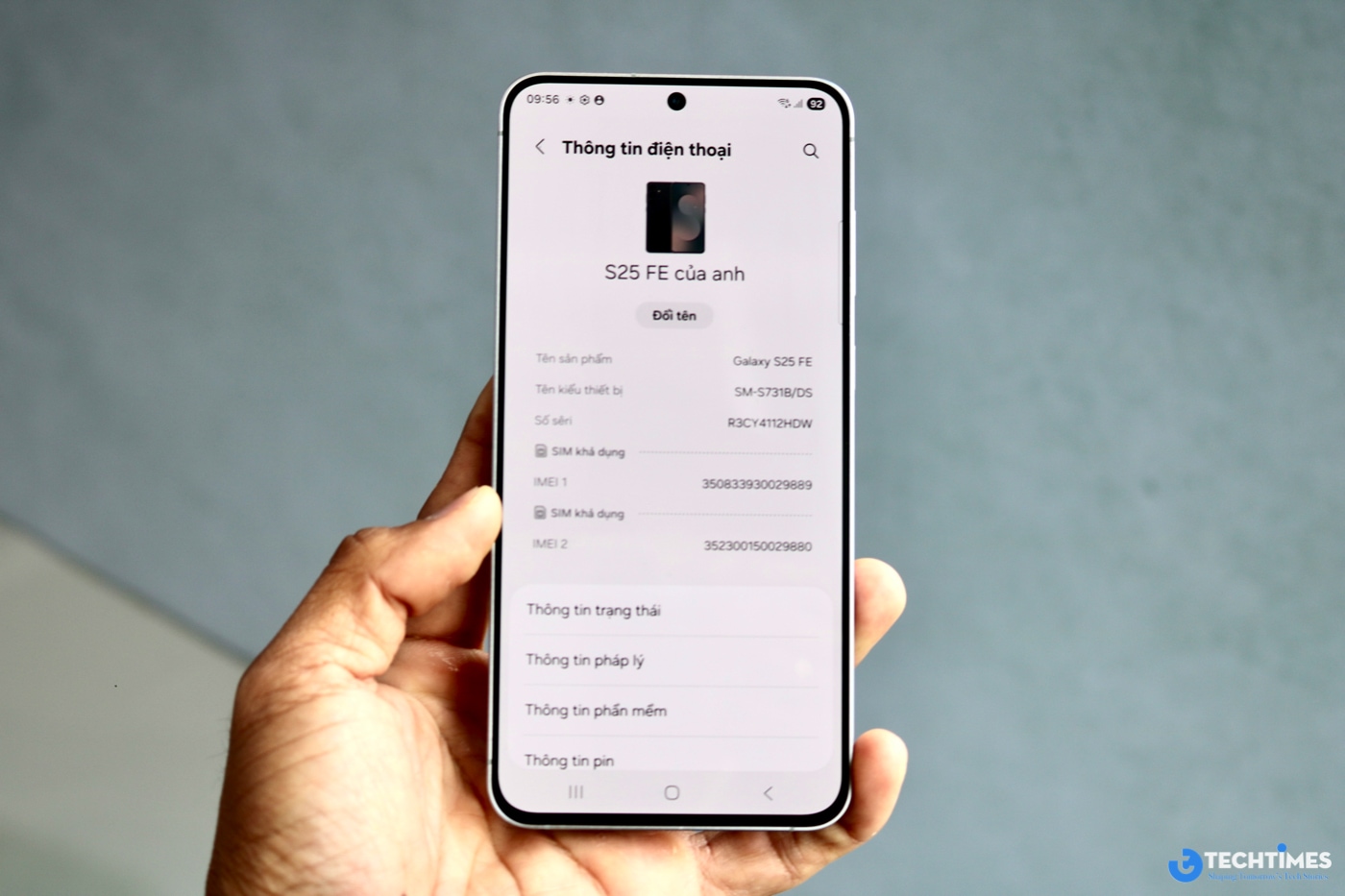 Galaxy S25 FE được trang bị vi xử lý Exynos 2400 tiến trình 4 nm, mang lại hiệu năng mạnh mẽ vượt trội so với thế hệ trước. Với điểm số benchmark ấn tượng, máy dễ dàng xử lý đa nhiệm, chơi game đồ họa cao và quay video 4K mượt mà, khẳng định vị thế một chiếc flagship “phiên bản gọn nhẹ” nhưng không hề thua kém về sức mạnh.