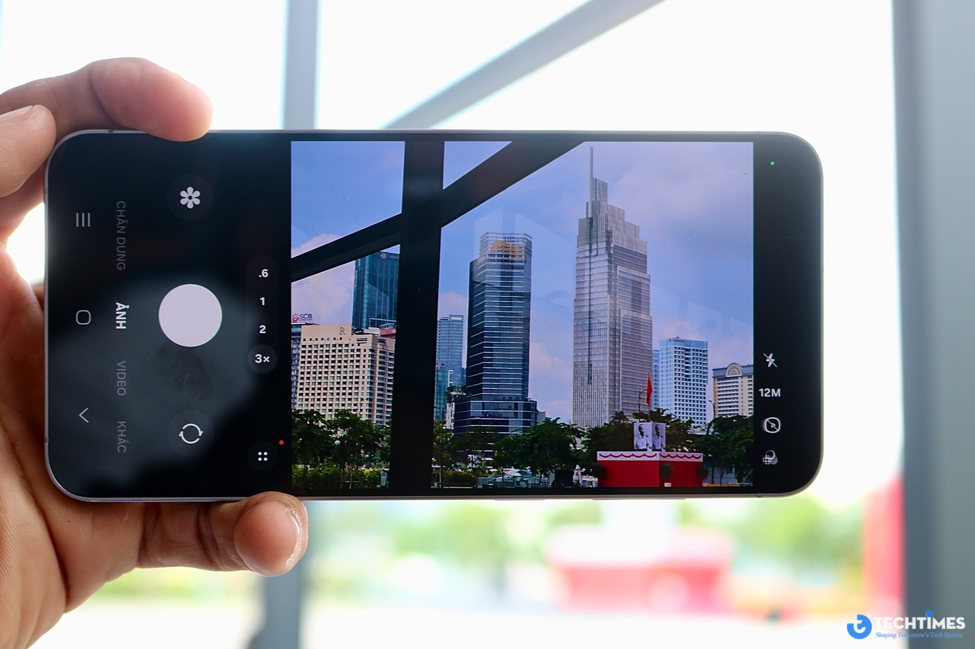 Khả năng chỉnh sửa ảnh và video cũng là điểm nhấn giúp Galaxy S25 FE trở thành “studio di động” thực thụ.