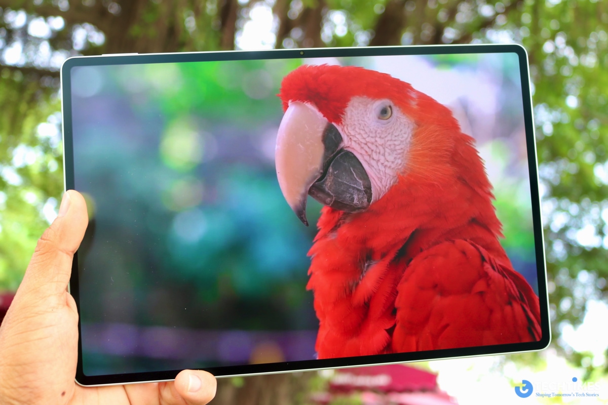 MatePad Pro 12.2-inch 2025 gây ấn tượng ngay từ cái nhìn đầu tiên nhờ thiết kế mỏng nhẹ và tinh tế, đạt sự cân bằng hiếm thấy giữa tính di động và sự sang trọng.