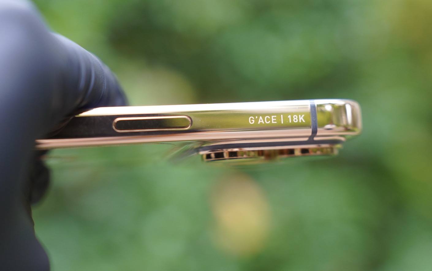 iPhone 17 Pro Max “MONARCH” – kiệt tác mạ vàng đầu tiên thế giới từ bàn tay người Việt