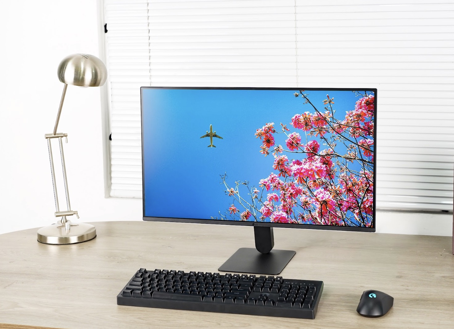 LG ra mắt màn hình UltraGear 27G640A tốc độ 300Hz và dòng phổ thông 24/27U411A