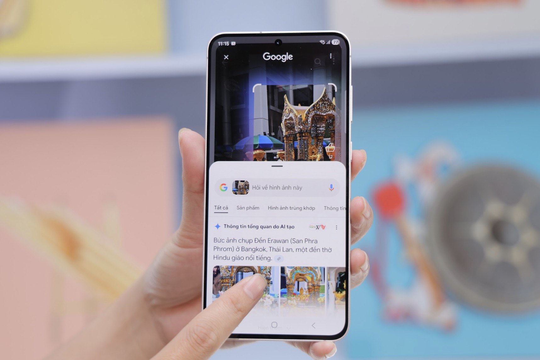 Tính năng Circle to Search with Google đặc biệt hữu ích cho game thủ, cho phép khoanh tròn vật phẩm hoặc thử thách trên màn hình để tìm mẹo chơi tức thì mà không làm gián đoạn trải nghiệm. Tất cả dữ liệu cá nhân được bảo vệ bởi Knox Enhanced Encryption Protection (KEEP), tạo không gian lưu trữ mã hóa riêng cho từng ứng dụng, kết hợp Personal Data Engine (PDE) và Knox Vault để đảm bảo an toàn tối đa trong kỷ nguyên số hóa.