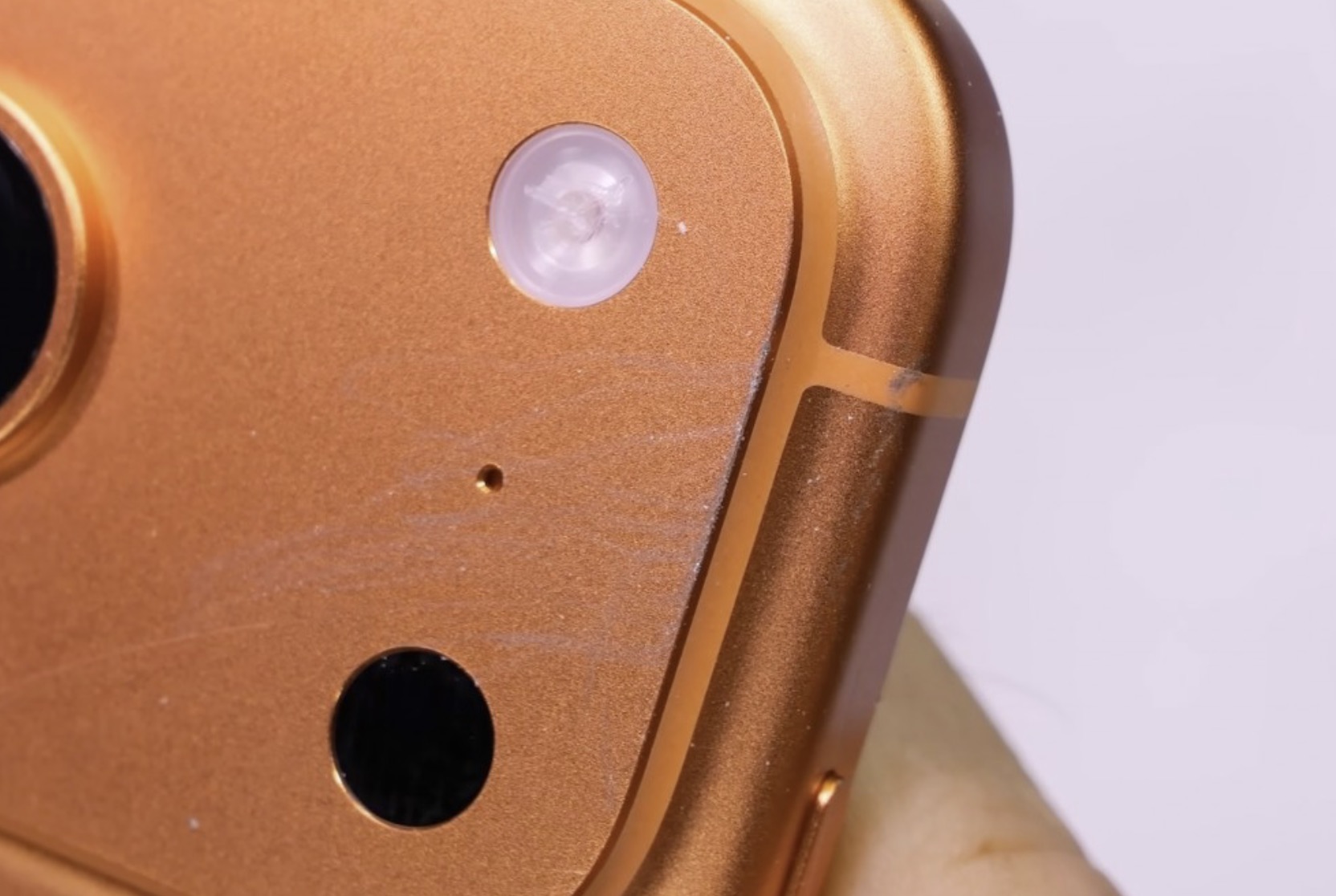 Apple chính thức phản hồi trước những lo ngại về trầy xước và độ bền của iPhone 17 Pro TechTimes Vietnam Apple chính thức phản hồi trước những lo ngại về trầy xước và độ bền của iPhone 17 Pro