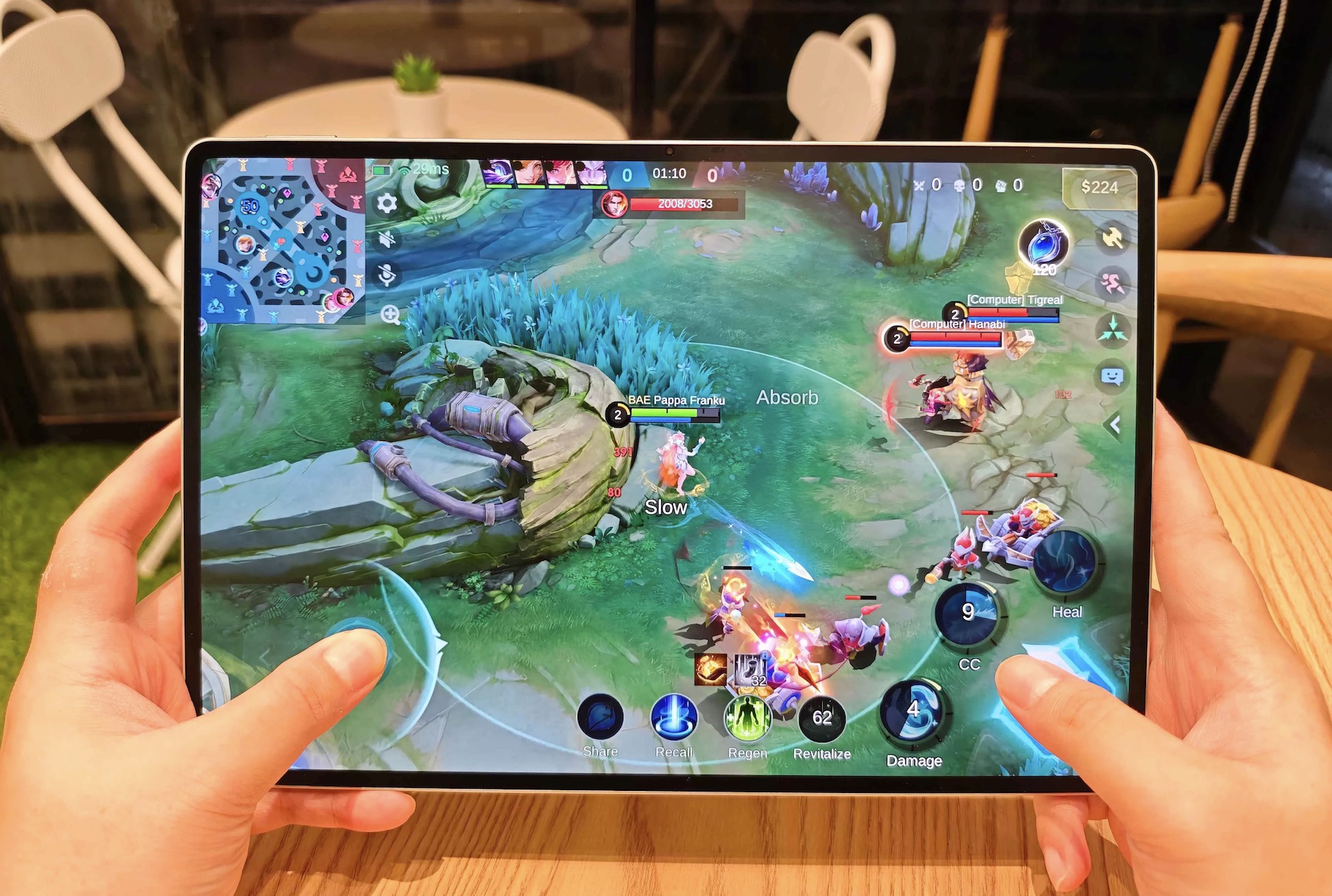 Chip đồ họa GPU tích hợp cũng cho thấy khả năng xử lý ổn định ở các tác vụ đồ họa nhẹ và trung bình, chẳng hạn như chỉnh sửa ảnh cơ bản, chơi game MOBA hay các tựa game di động phổ biến. Tuy vậy, khi thử nghiệm với những trò chơi 3D nặng hoặc ứng dụng dựng video chuyên sâu, hiệu năng vẫn chưa thể vượt qua Snapdragon 8 Gen 3 trên Galaxy Tab S10 Ultra hay chip M4 của iPad Pro 2025, đặc biệt là về khung hình ổn định và hiệu suất đồ họa.