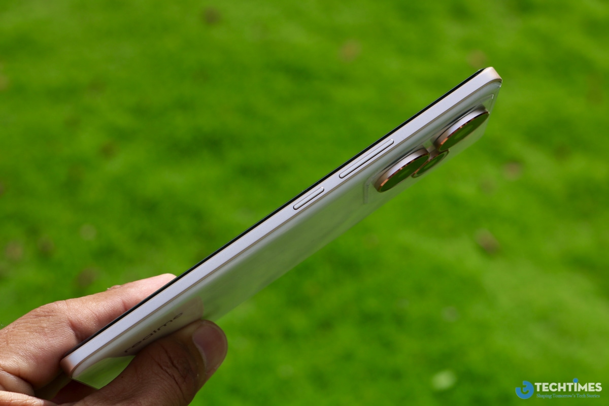 Đánh giá chi tiết Realme 15 Pro 5G: Bước tiến vượt bậc trong phân khúc tầm trung năm 2025 TechTimes Vietnam Realme 15 Pro 5G nổi bật với thiết kế tinh tế, lấy cảm hứng từ các mẫu flagship cao cấp, mang đến vẻ ngoài premium dù nằm trong phân khúc giá dưới 10 triệu đồng.