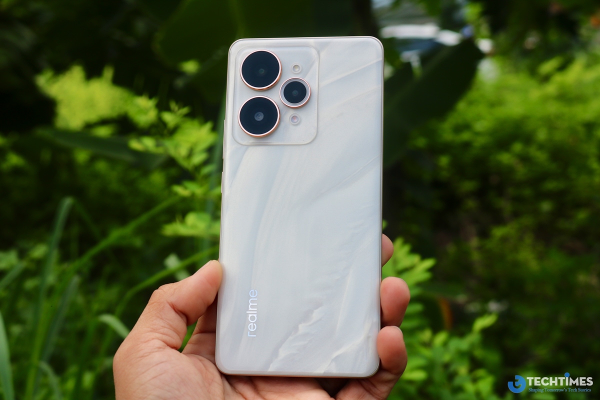 Đánh giá chi tiết Realme 15 Pro 5G: Bước tiến vượt bậc trong phân khúc tầm trung năm 2025 TechTimes Vietnam Realme 15 Pro 5G không chỉ là một chiếc điện thoại mà còn là người bạn đồng hành thông minh, với các tính năng AI đột phá và hiệu suất mạnh mẽ. Trong năm 2025, đây chắc chắn là lựa chọn hàng đầu cho người dùng trẻ, mang đến giá trị vượt xa mong đợi.