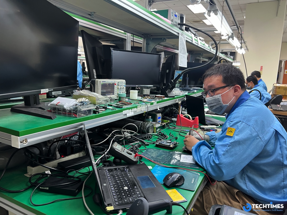 A standout example of this philosophy in action is Bestyield’s "reballing" process for integrated circuit (IC) chips, particularly those in motherboards, which account for 80-90% of a device’s value. By meticulously testing CPUs and restoring associated components, including the PCB itself, Bestyield can revive devices, granting them a "second or third life."