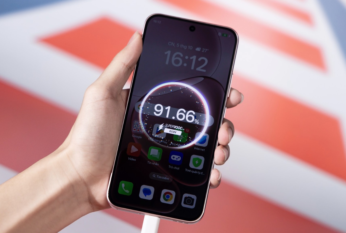 Công nghệ sạc nhanh SUPERVOOC 80W giúp OPPO A6 Pro Series sạc đầy siêu tốc chỉ trong 40 phút