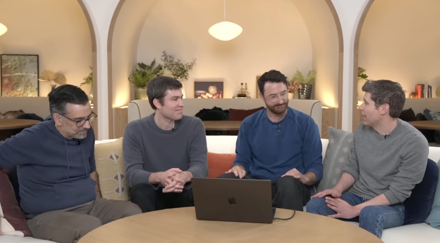 OpenAI ra mắt ChatGPT Atlas: Trình duyệt AI thách thức vị thế của Google Chrome