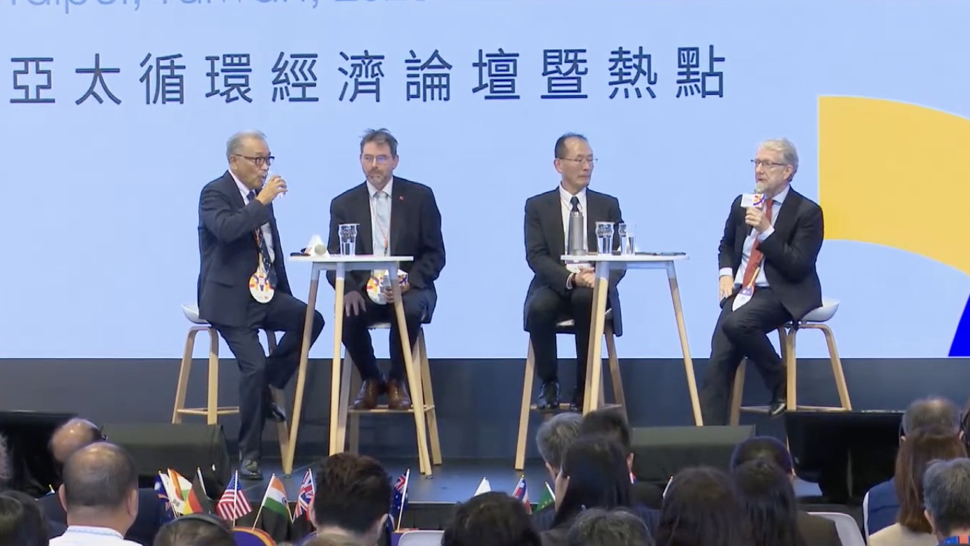 The “Inspirations from Site Visits” segment (11:00) showcased six field trips, illustrating Taiwan’s circular economy in action. TSMC, a tech giant, stood out with its near-zero-waste industrial symbiosis, reusing water and materials in chip production—a model for Vietnam’s tech hubs like Bac Ninh or Binh Duong. Everlight Chemical reduced ammonia emissions by 98%, saving USD 5.7 million annually, proving circularity’s economic benefits. Emmaya Village, a community initiative, engages seniors in plastic bottle collection, creating jobs and fostering environmental awareness—a replicable model for Vietnam’s local communities.