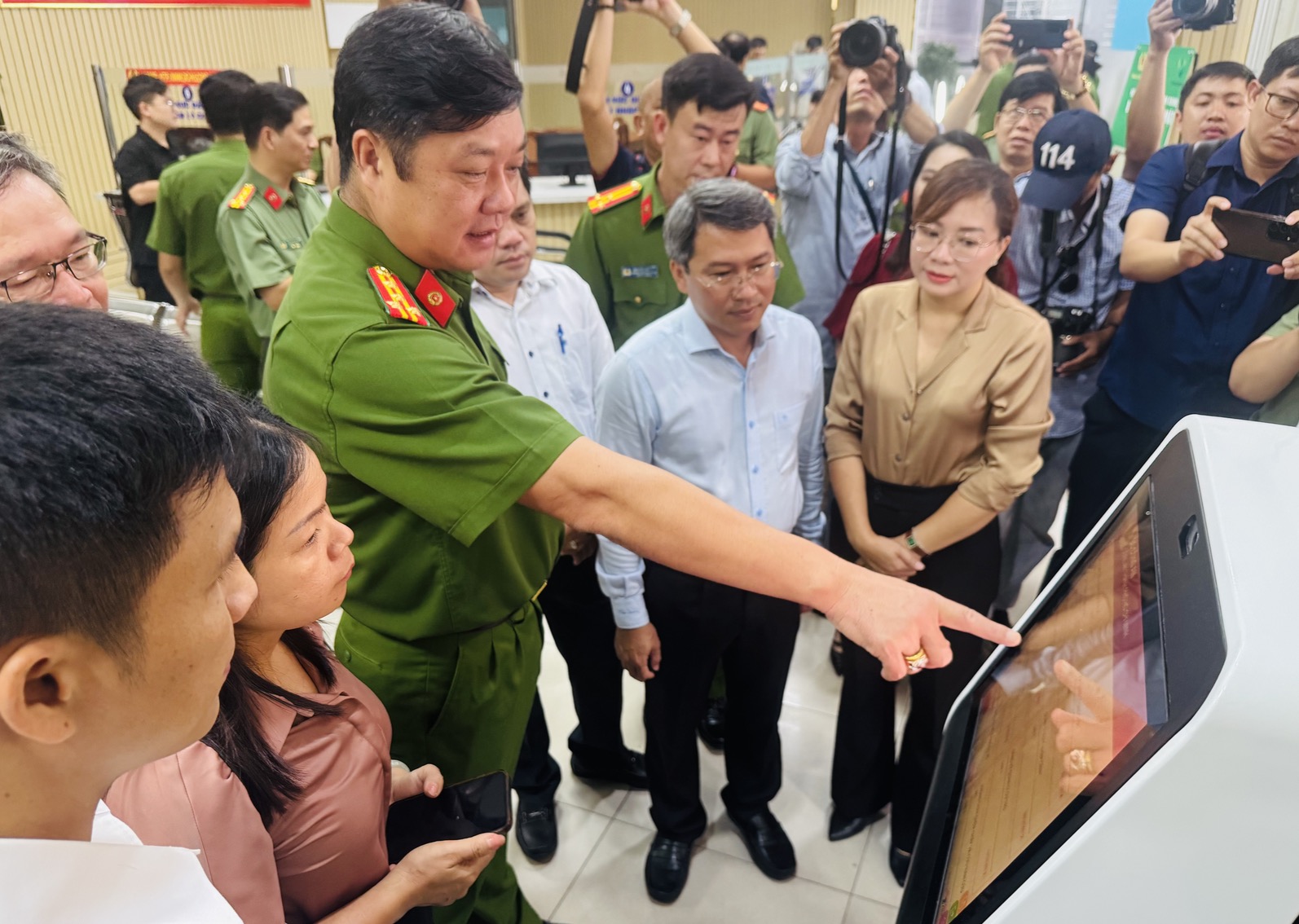 Công an TPHCM: Đồng loạt ra mắt, đưa vào vận hành Bộ phận Một cửa tại Công an các phường, xã