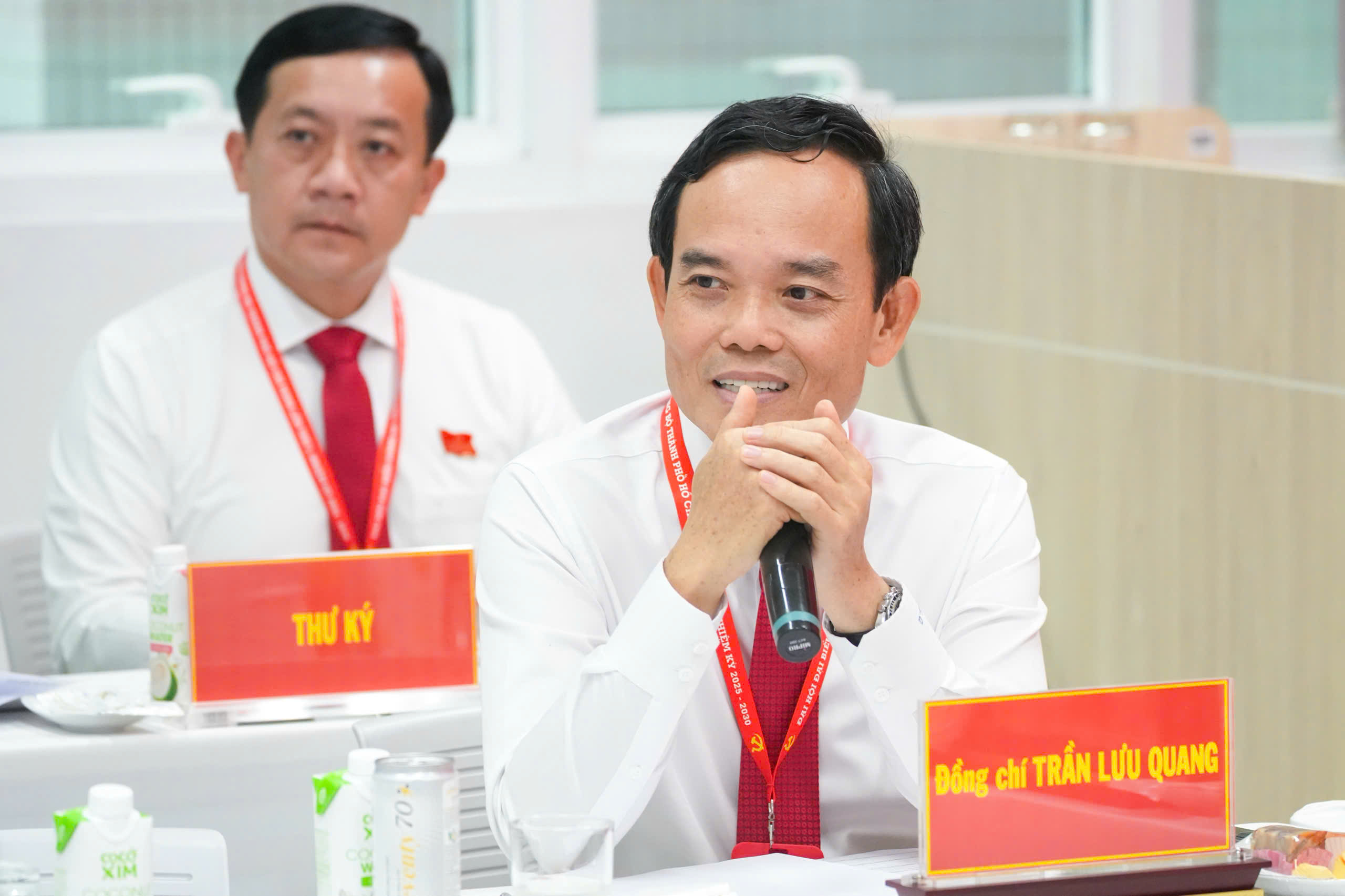 Bí thư Trần Lưu Quang: Nhiệm kỳ này phải chắt chiu mọi điều kiện, phát triển mạnh mẽ metro- Ảnh 1. Bí thư Thành ủy TP.HCM Trần Lưu Quang tham gia thảo luận tại tổ 1 - Ảnh: HỮU HẠNH