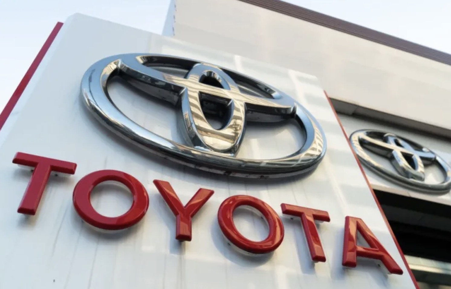 Toyota đầu tư gần 1 tỷ USD tại Mỹ sau màn xuất hiện gây chú ý của CEO Akio Toyoda tại sự kiện NASCAR