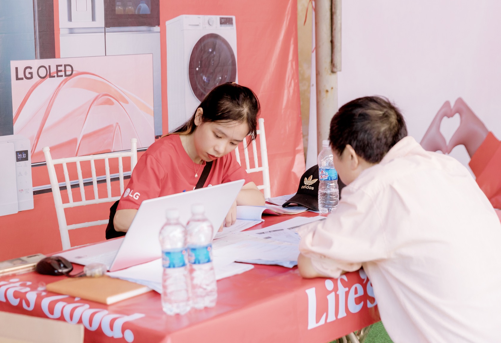 LG Electronics Việt Nam mở rộng chương trình hỗ trợ miễn phí thiết bị điện tử tới 11 tỉnh miền Trung bị ảnh hưởng bởi mưa lũ TechTimes Vietnam LG Electronics Việt Nam mở rộng chương trình hỗ trợ miễn phí thiết bị điện tử tới 11 tỉnh miền Trung bị ảnh hưởng bởi mưa lũ