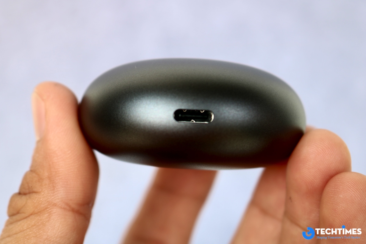 HUAWEI FreeBuds 7i: 'Tân binh' dưới 2 triệu đang định nghĩa lại luật chơi tai nghe TWS tại Việt Nam TechTimes Vietnam Người dùng phải sạc thông qua cổng USB-C tích hợp.