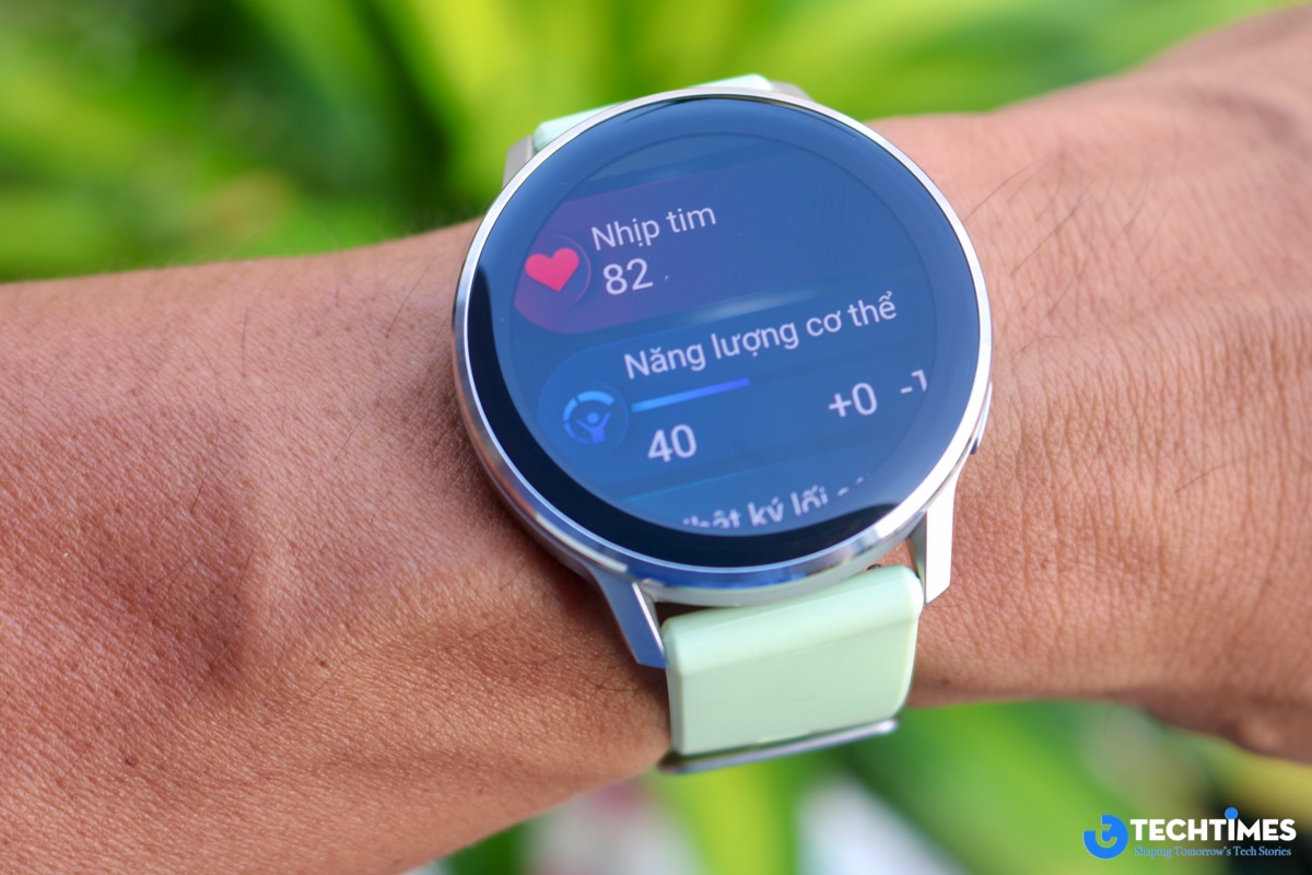 Đánh giá Garmin Venu 4: Smartwatch hoàn hảo với vai trò huấn luyện viên cá nhân cho lối sống lành mạnh TechTimes Vietnam Garmin Venu 4 tiếp tục phát huy thế mạnh truyền thống với hệ thống cảm biến theo dõi nhịp tim, HRV, nhịp thở, nhiệt độ da và SpO2. Tuy nhiên, điều khiến Venu 4 khác biệt nằm ở cách các dữ liệu này được kết nối và diễn giải.