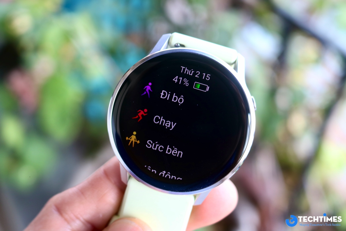 Đánh giá Garmin Venu 4: Smartwatch hoàn hảo với vai trò huấn luyện viên cá nhân cho lối sống lành mạnh TechTimes Vietnam Đối với những người có thói quen tập nhiều bộ môn trong cùng một buổi, tính năng Mixed Session là một nâng cấp thực sự đáng giá. Người dùng có thể kết hợp chạy bộ, đạp xe, tập máy hoặc các bài tập gym trong cùng một phiên tập, với dữ liệu được ghi nhận liên tục và phân tách rõ ràng.
