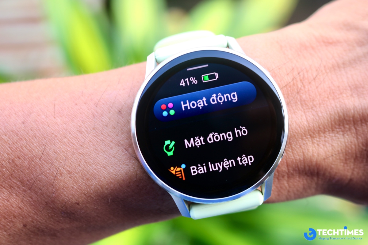 Đánh giá Garmin Venu 4: Smartwatch hoàn hảo với vai trò huấn luyện viên cá nhân cho lối sống lành mạnh TechTimes Vietnam Garmin Venu 4 không phải là chiếc đồng hồ dành cho những người chạy theo xu hướng thời trang công nghệ nhất thời. Đây là thiết bị dành cho những ai quan tâm nghiêm túc đến sức khỏe, tập luyện và chất lượng sống, nhưng không muốn hy sinh sự tiện lợi và tính thẩm mỹ.