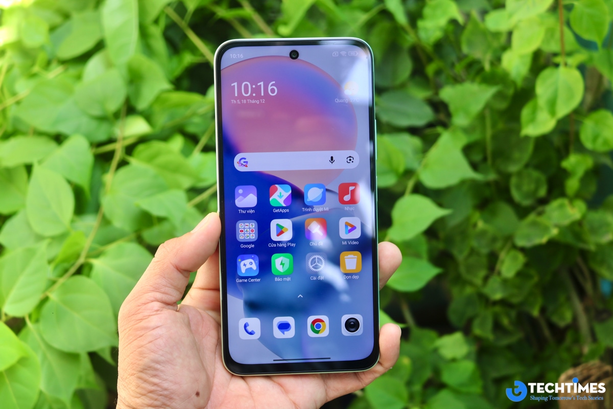 Chất lượng hiển thị rất tốt dù ở ngoài trời nắng.