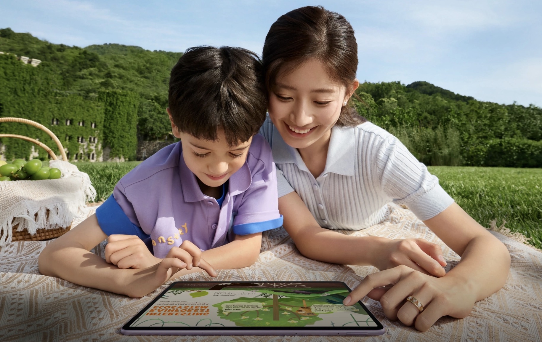 MatePad 11.5 PaperMatte Mới được trang bị chip Kirin T82B (4nm), RAM 8GB và bộ nhớ 128/256GB, đủ sức xử lý mượt mà các tác vụ học tập như chạy PC-level WPS Office, đa nhiệm Multi-Window, hoặc chỉnh sửa ảnh trên GoPaint – một ứng dụng vẽ tương tự Procreate với hàng trăm loại bút và texture, được các nhà thiết kế đánh giá cao. Wi-Fi 6 và anten CSM cải tiến tăng 30% lưu lượng mạng so với model trước, đảm bảo tải tài liệu hay streaming bài giảng không gián đoạn. Âm thanh quad-speaker với HUAWEI Histen 9.0 mang đến trải nghiệm nghe nhạc hoặc hội thảo online sống động, trong khi AI noise cancellation lọc tiếng ồn hiệu quả trong môi trường đông đúc.