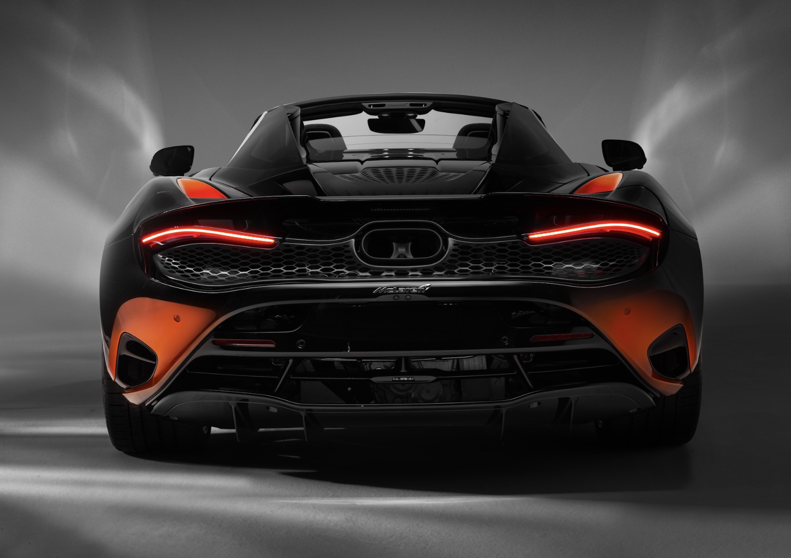McLaren 750S Spider MSO Orange Coriolis ra mắt tại Việt Nam: Dấu ấn cá nhân hóa ở đỉnh cao TechTimes Vietnam McLaren 750S Spider MSO Orange Coriolis ra mắt tại Việt Nam: Dấu ấn cá nhân hóa ở đỉnh cao