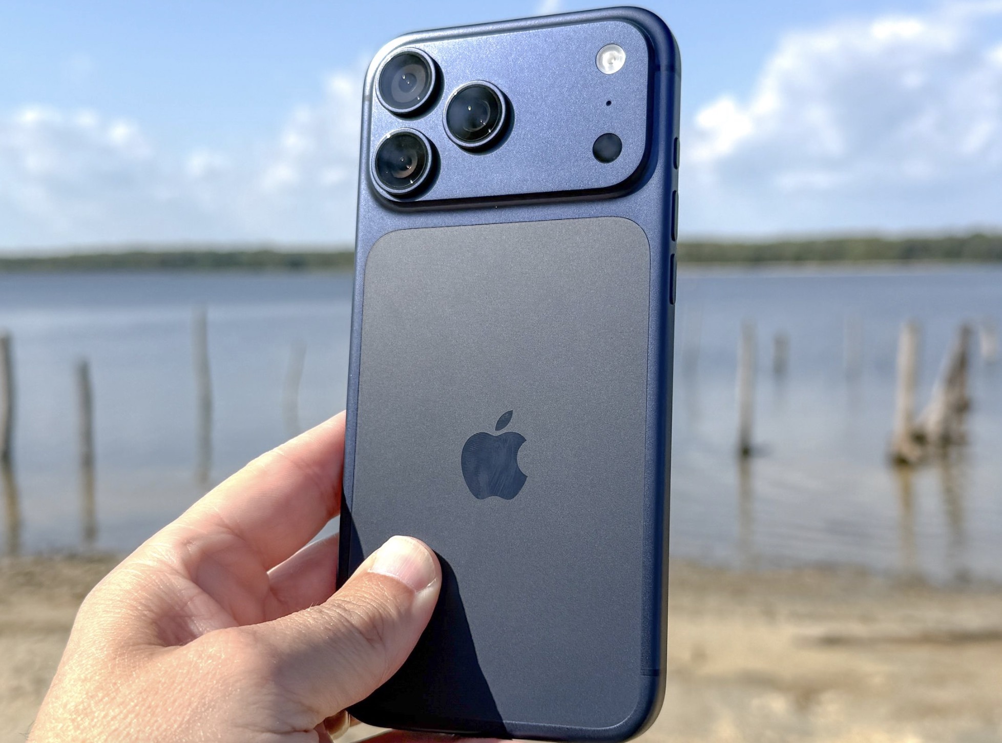 Apple giới thiệu DarkDiff: AI mới giúp cứu chi tiết ảnh chụp trong điều kiện ánh sáng cực thấp TechTimes Vietnam Apple giới thiệu DarkDiff: AI mới giúp cứu chi tiết ảnh chụp trong điều kiện ánh sáng cực thấp