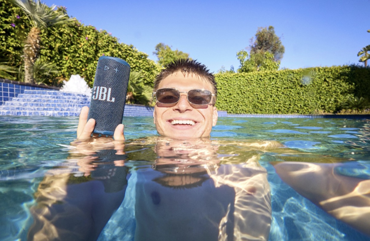 JBL Grip chính thức ra mắt tại Việt Nam, giá 2,99 triệu đồng: Loa siêu nhỏ nhưng bền bỉ và đầy nội lực