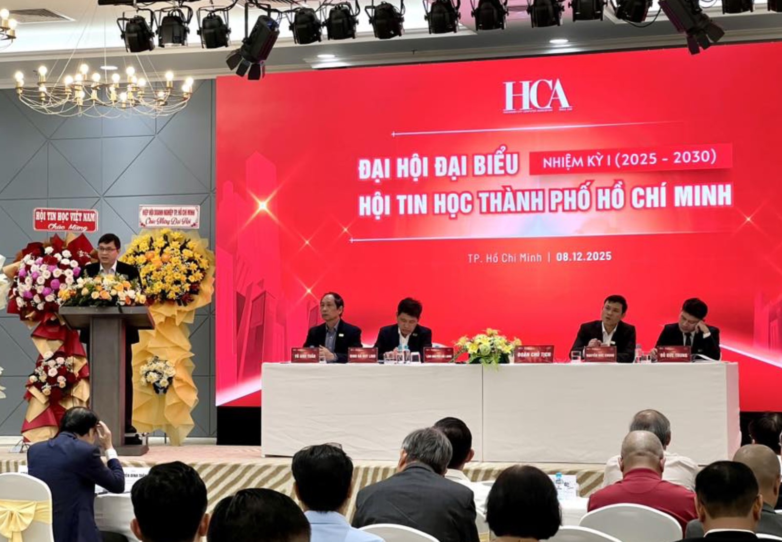 Sau hơn ba giờ làm việc, Đại hội thông qua toàn bộ văn kiện và thống nhất bầu Ban Chấp hành gồm 31 ủy viên và Ban Thường vụ gồm 9 thành viên. Bên cạnh ông Lâm Nguyễn Hải Long giữ vị trí Chủ tịch, các Phó Chủ tịch đến từ nhiều tổ chức, doanh nghiệp lớn như Viettel TP.HCM, VNPT TP.HCM, QTSC, HPT, Đại học Thủ Dầu Một… thể hiện sự đa dạng và sức mạnh đại diện của Hội trong lĩnh vực CNTT – truyền thông.