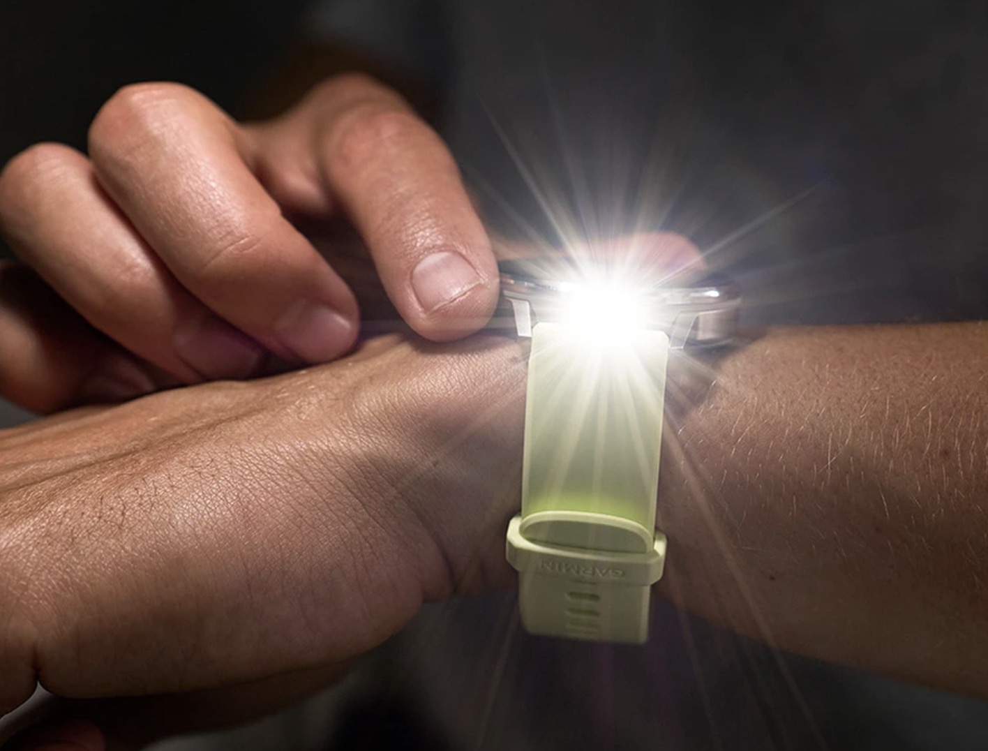 Đánh giá Garmin Venu 4: Smartwatch hoàn hảo với vai trò huấn luyện viên cá nhân cho lối sống lành mạnh TechTimes Vietnam Garmin Pay mang lại sự tiện lợi trong thanh toán không tiếp xúc, trong khi đèn pin LED tích hợp – với nhiều mức sáng và chế độ đèn đỏ – tỏ ra hữu ích hơn nhiều người tưởng, đặc biệt khi chạy bộ buổi tối hoặc sử dụng trong không gian thiếu sáng.