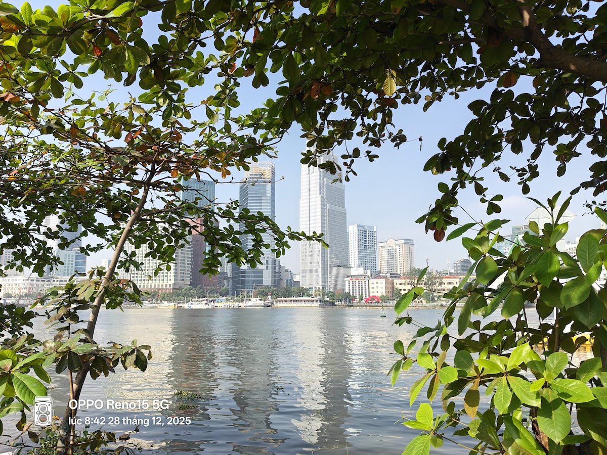 Đánh giá OPPO Reno15 Series: Chuyên gia chân dung AI với camera tiệm cận flagship, thiết kế thời trang và trải nghiệm bền bỉ TechTimes Vietnam IMG20251228084232 TechTimes Vietnam Đánh giá OPPO Reno15 Series: Chuyên gia chân dung AI với camera tiệm cận flagship, thiết kế thời trang và trải nghiệm bền bỉ