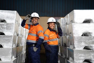 Lợi nhuận sau thuế (PAT) Quý 3 của Hindustan Zinc tăng vọt 46% so với cùng kỳ, đạt kỷ lục 440 triệu USD nhờ doanh thu và EBITDA cao nhất từ trước đến nay. Loi nhuan sau thue PAT Quy 3 cua Hindustan Zinc TechTimes Vietnam Lợi nhuận sau thuế (PAT) Quý 3 của Hindustan Zinc tăng vọt 46% so với cùng kỳ, đạt kỷ lục 440 triệu USD nhờ doanh thu và EBITDA cao nhất từ trước đến nay.
