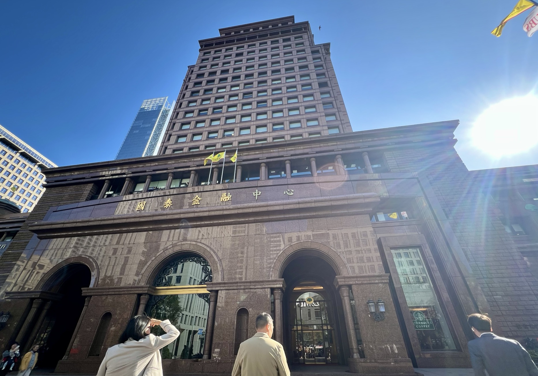 Trụ sở Cathay Financial Holdings tại Đài Bắc (Đài Loan) – trung tâm điều hành chiến lược và công nghệ, nơi định hình các sáng kiến dữ liệu và ngân hàng số của Cathay United Bank trên toàn khu vực châu Á.