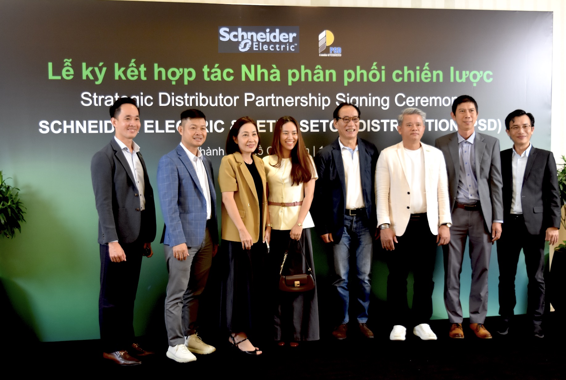 Schneider Electric hợp tác chiến lược PSD, mở rộng hệ sinh thái hạ tầng năng lượng và CNTT tại Việt Nam