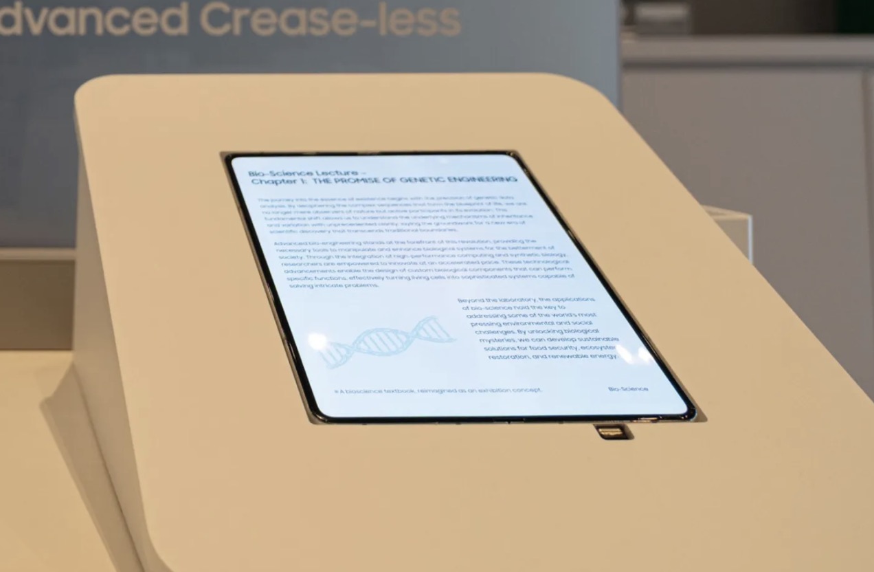 CES 2026: Samsung Display hé lộ nguyên mẫu màn hình gập không nếp gấp, có thể dùng cho Galaxy Fold và iPhone gập