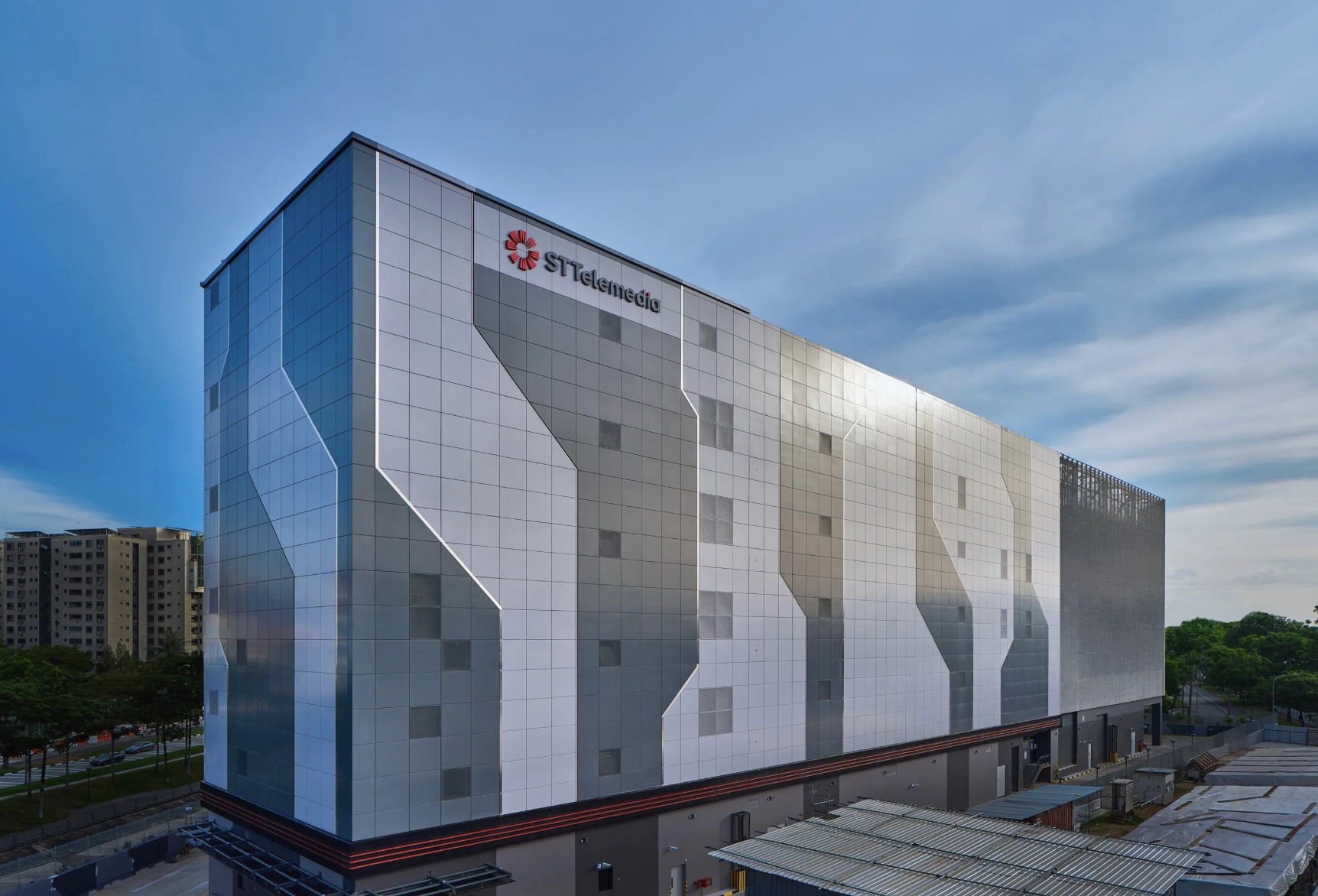 KKR và Singtel hoàn tất mua lại STT GDC, tạo cú hích lớn cho hạ tầng trung tâm dữ liệu tại Việt Nam