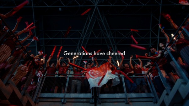 FAS ra mắt phim quảng bá thương hiệu, khơi dậy tình yêu bóng đá của người dân Singapore TechTimes Vietnam A scene from FAS’ brand film, capturing Singapore coming together in support of the national team