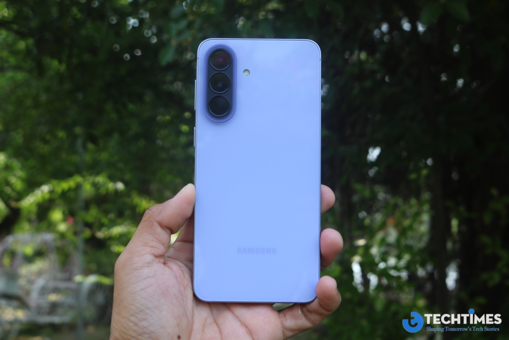 AI ưu việt tích hợp trong một thiết bị có thiết kế đẹp, sang trọng.