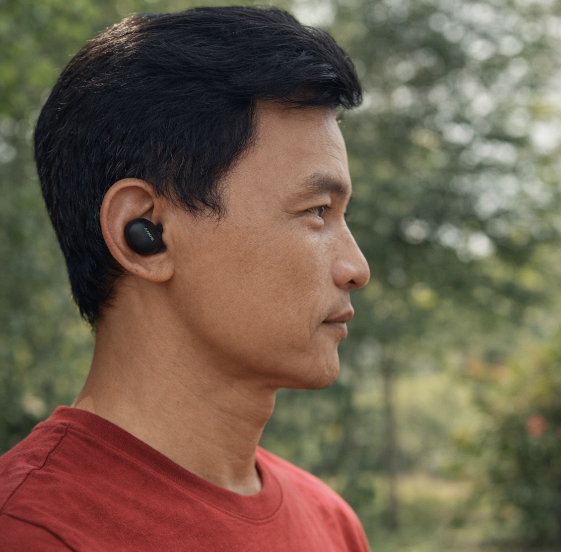 Thiết kế công thái học mới giúp tai nghe ôm sát và phân bổ áp lực đều hơn trong ống tai. Khi sử dụng trong thời gian dài, cảm giác cấn hay mỏi gần như không còn rõ rệt. Điều này đặc biệt quan trọng với nhóm người dùng làm việc nhiều giờ hoặc thường xuyên nghe nhạc liên tục.