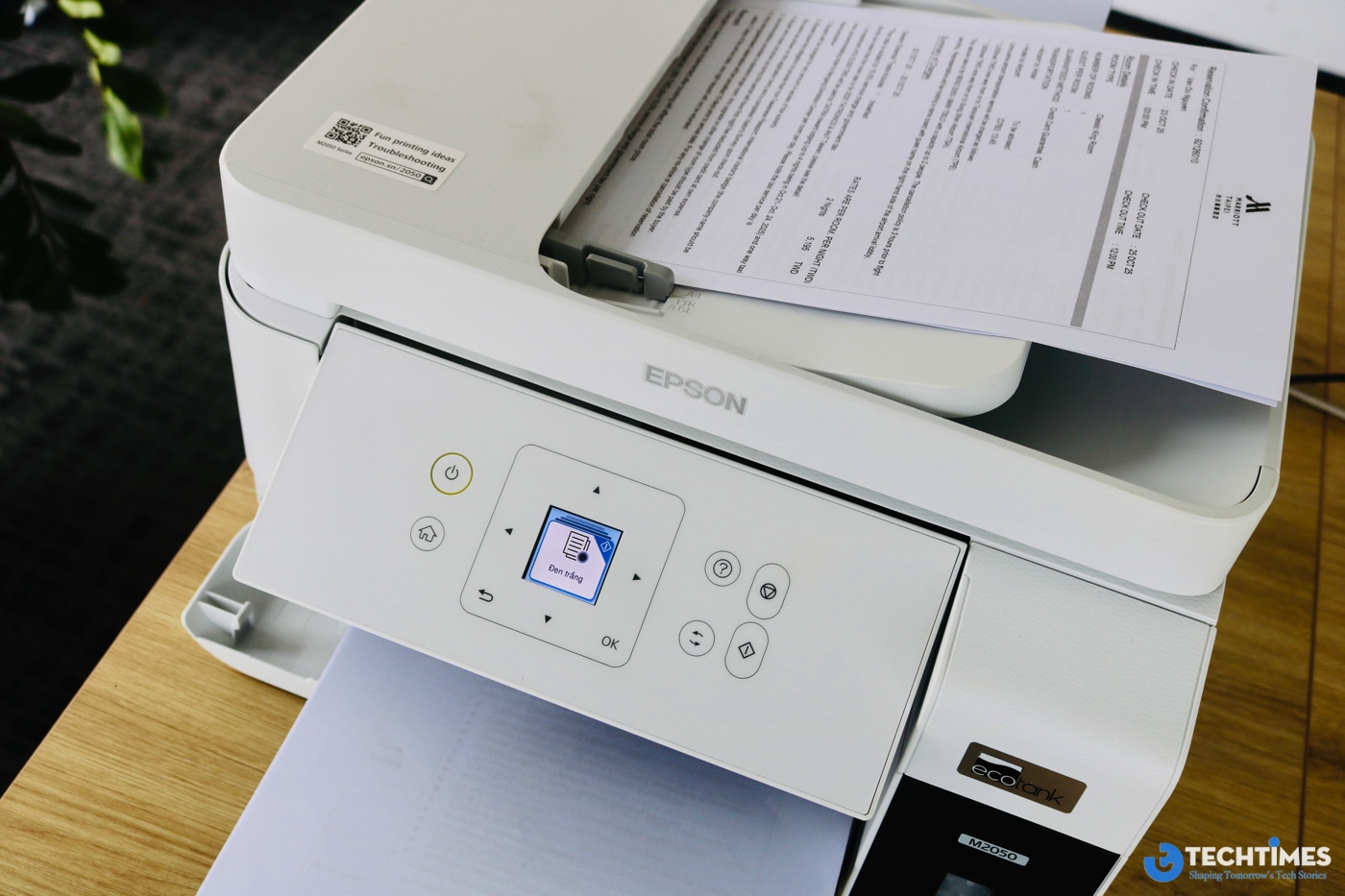 Không chỉ dừng lại ở scan, M2050 còn hỗ trợ chức năng copy độc lập. Người dùng có thể sao chép tài liệu trực tiếp ngay trên máy mà không cần kết nối với máy tính hay điện thoại. Đây là một tiện ích nhỏ nhưng cực kỳ hữu ích trong những tình huống cần xử lý nhanh, chẳng hạn như in lại giấy tờ, photo tài liệu cho cuộc họp hoặc chuẩn bị hồ sơ gấp.