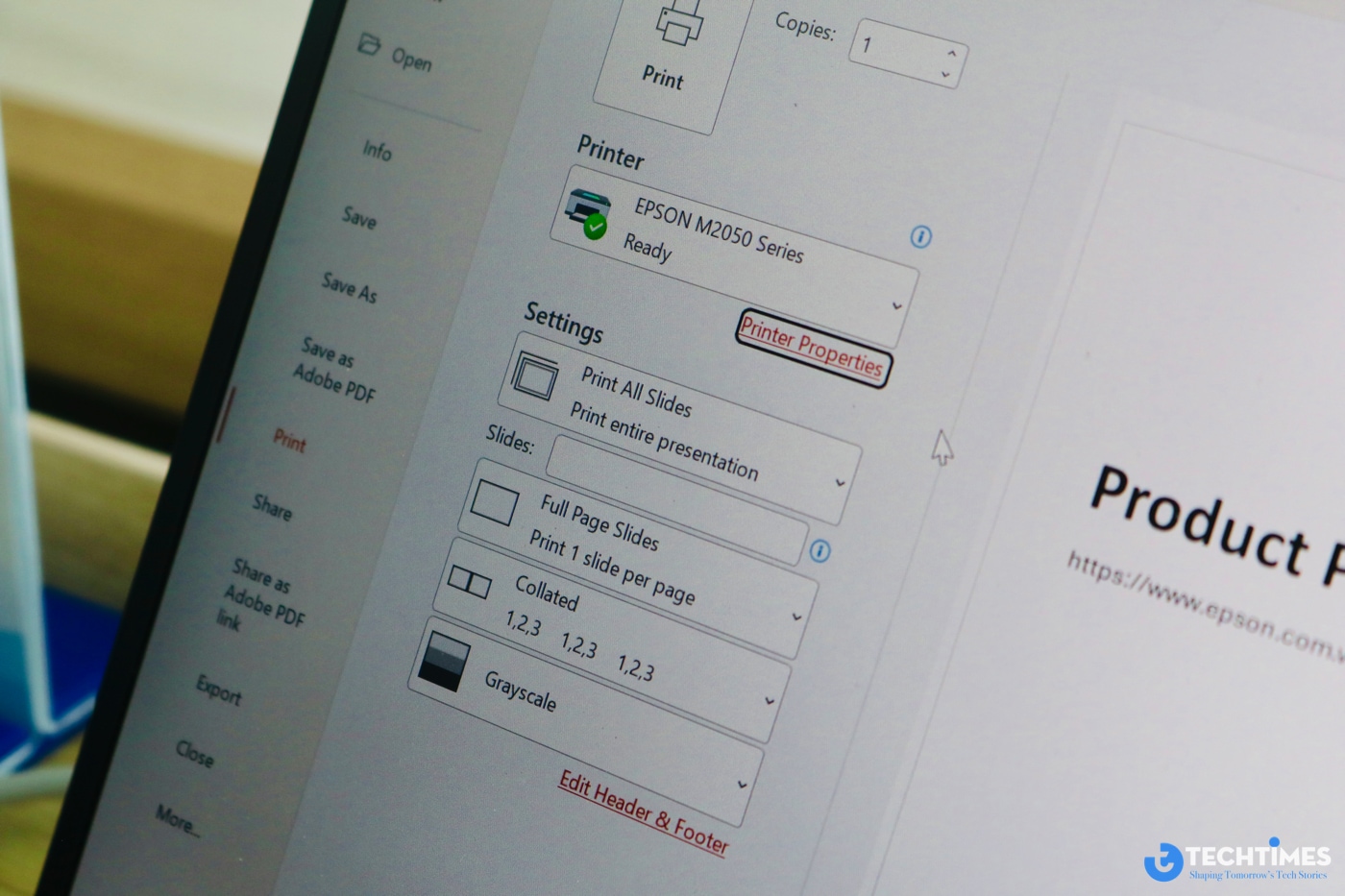EPSON EcoTank M2050 hỗ trợ nhiều phương thức kết nối, bao gồm USB, Wi-Fi và Wi-Fi Direct, giúp thiết bị dễ dàng tích hợp vào các môi trường làm việc khác nhau. Người dùng có thể in tài liệu từ máy tính, điện thoại hoặc máy tính bảng mà không cần kết nối vật lý.