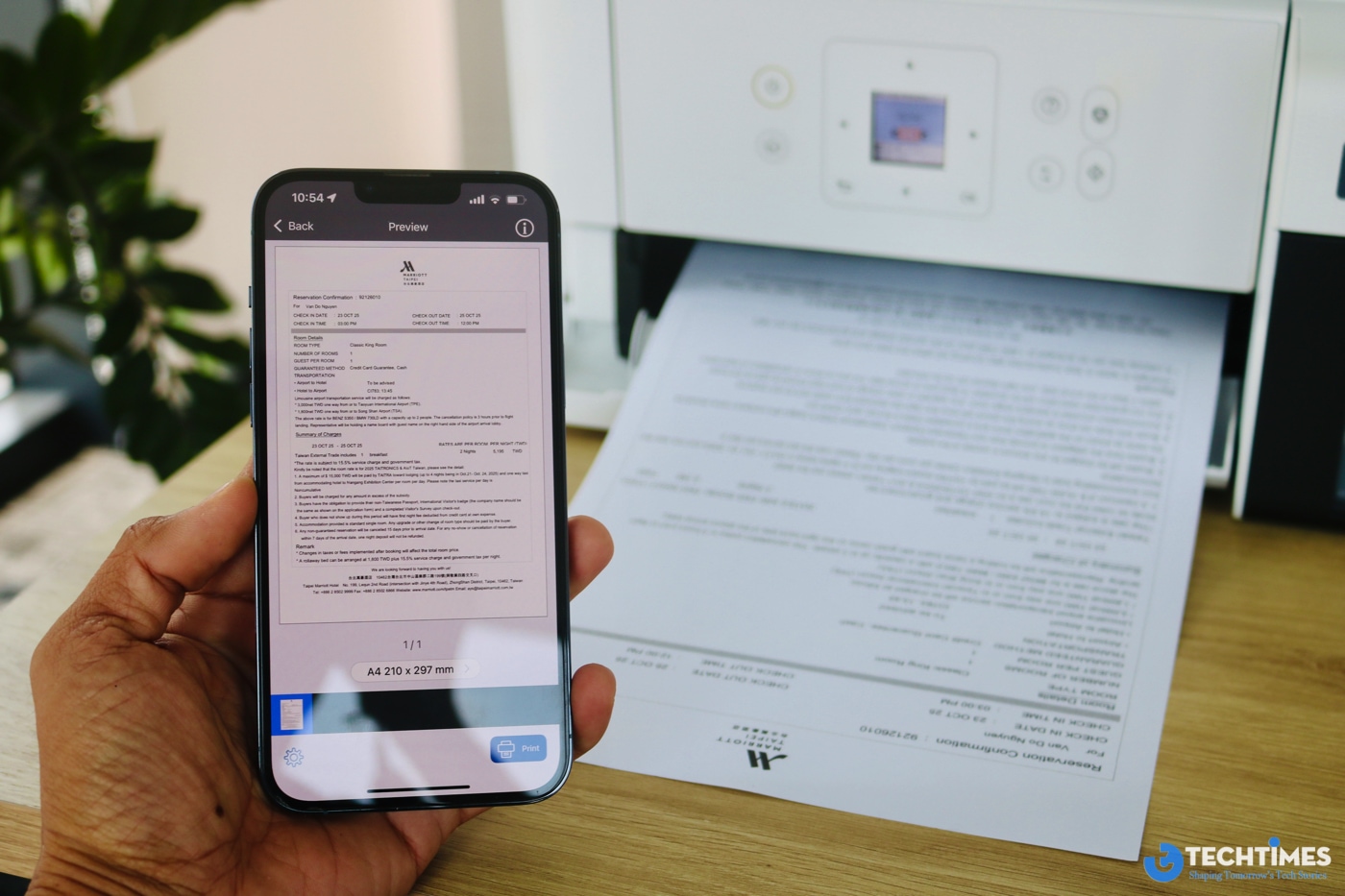 Ngoài việc in qua mạng LAN từ máy tính, người dùng cũng điều khiển, thiết lập in ngay trên ứng dụng di động (hỗ trợ Android và iOS).