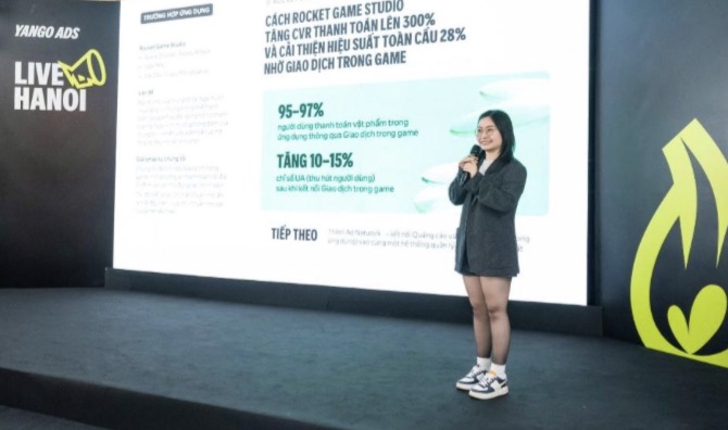 Chị Phương Nguyễn, Chuyên gia UA (User Acquisition) cấp cao tại Rocket Game Studio, trình bày case study về cách khai thác các thị trường có tiềm năng cao như khu vực CIS.