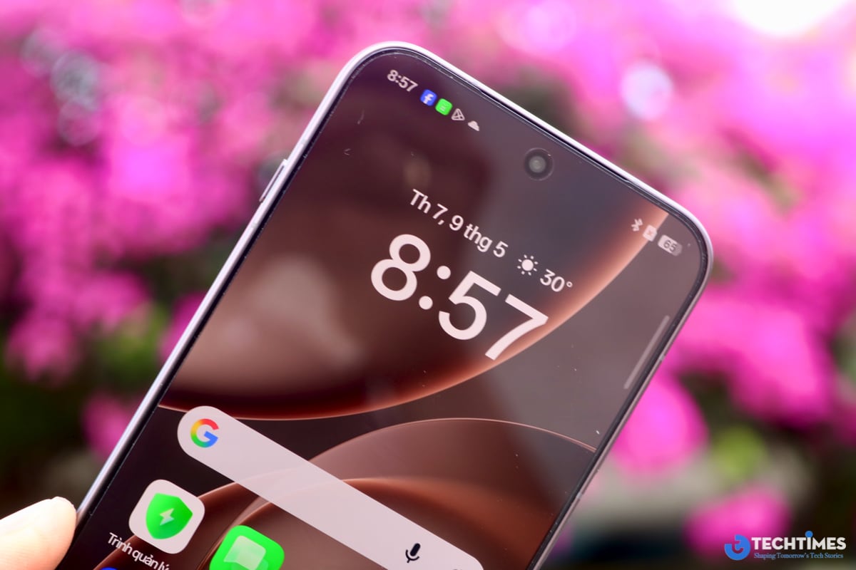 Đánh giá OPPO Find X9s: Khi smartphone nhỏ gọn mang tham vọng thay thế máy ảnh chuyên nghiệp TechTimes Vietnam Khả năng hiển thị cực tốt ở ngoài trời sáng là điểm cộng từ màn hình của máy.