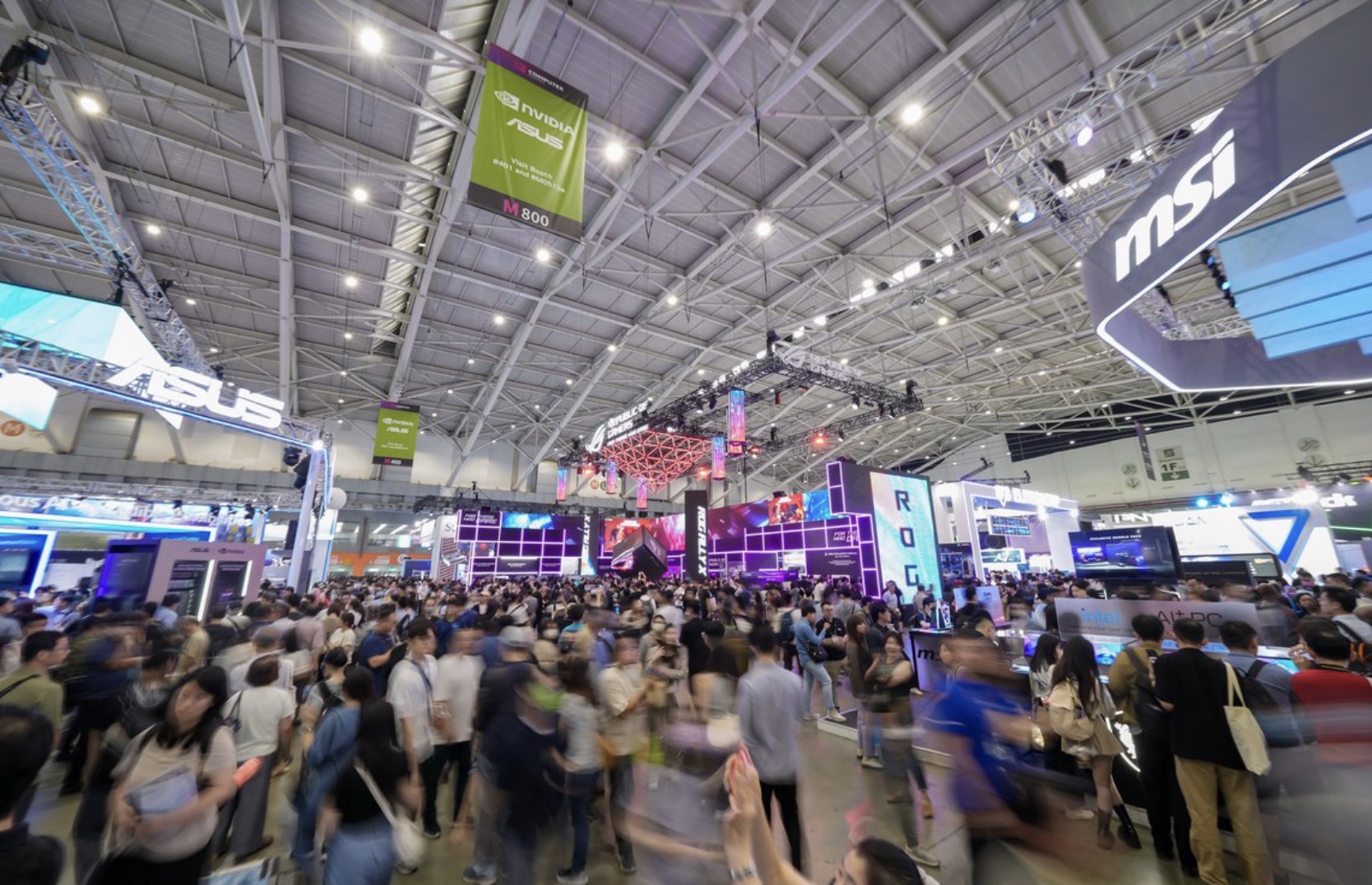 COMPUTEX 2026 sắp diễn ra quy tụ 1.500 doanh nghiệp, biến Đài Bắc thành tâm điểm AI toàn cầu TechTimes Vietnam Một điểm nhấn mới của COMPUTEX 2026 là khu Robotics Zone và TechXperience Zone tại TWTC Hall 1. Các công ty như Texas Instruments, Solomon Technology hay E Ink sẽ trình diễn robot AI, thị giác máy tính, hệ thống nhúng và các ứng dụng thông minh dành cho nhiều lĩnh vực như y tế, logistics, bán lẻ và tự động hóa.