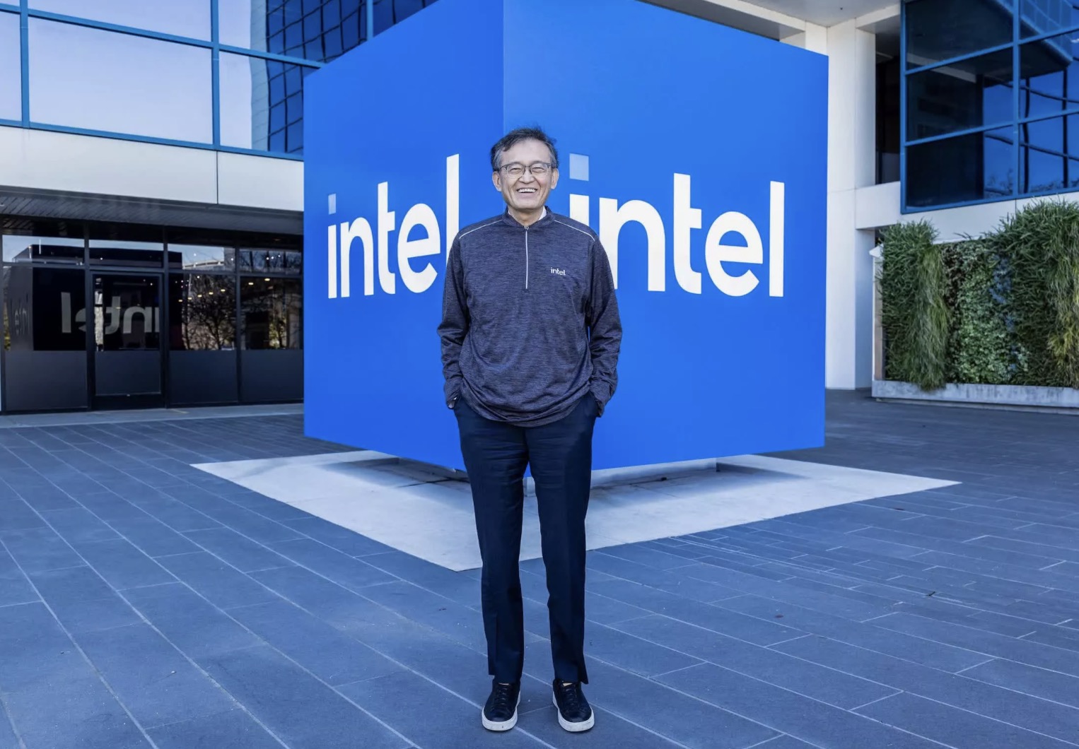 Intel đẩy nhanh lộ trình tiến trình chip mới, 14A hướng tới sản xuất thử nghiệm vào năm 2028 TechTimes Vietnam Intel đẩy nhanh lộ trình tiến trình mới, 14A hướng tới sản xuất thử vào năm 2028